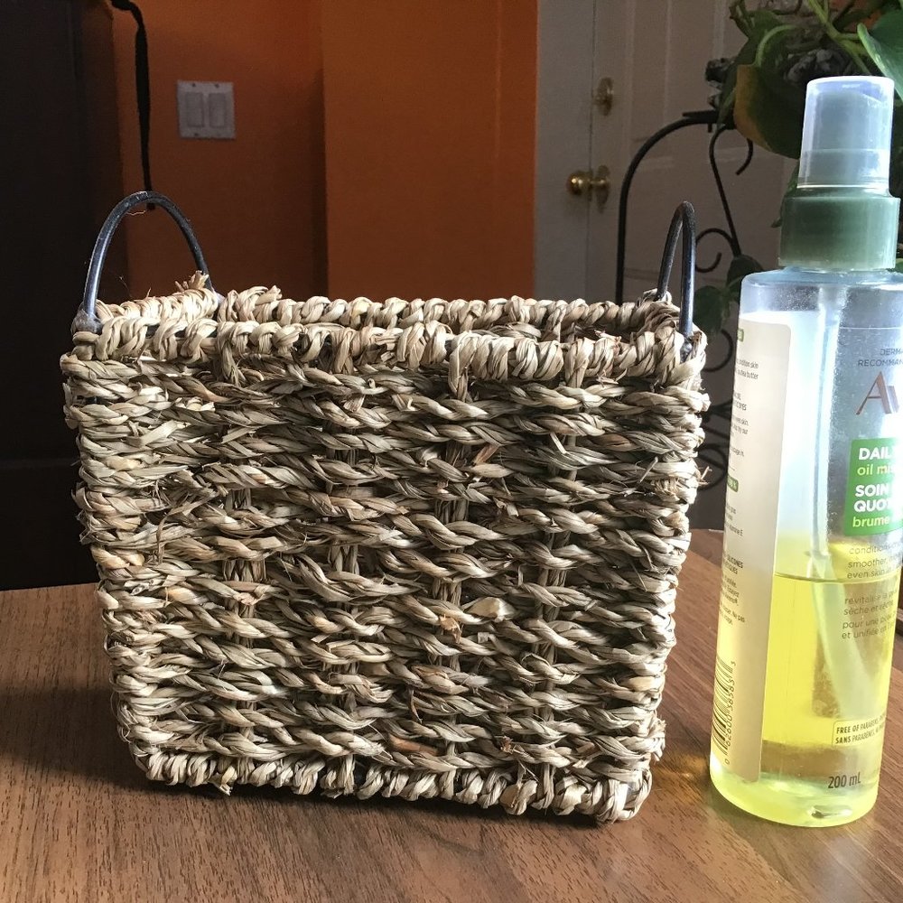 Decotative basket
